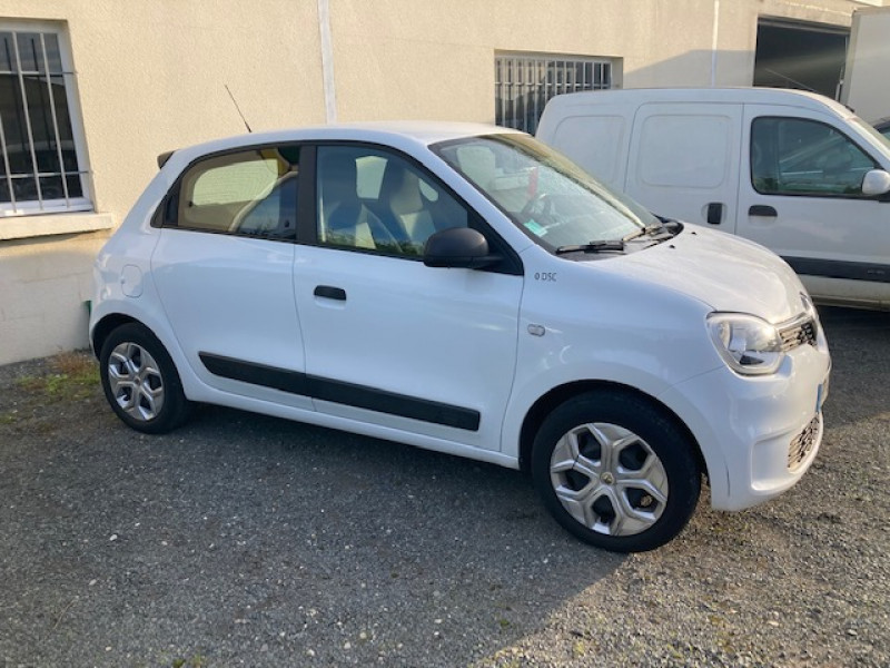 Photo 2 de l'offre de RENAULT Twingo Life Sce à 8900€ chez Lezeau automobiles