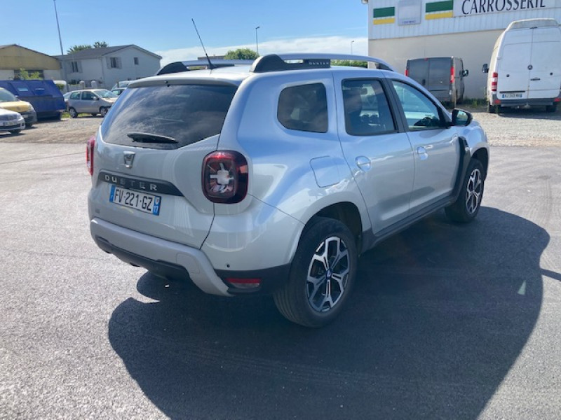 Photo 2 de l'offre de DACIA Duster Prestige Dci 115 cv à 14500€ chez Lezeau automobiles