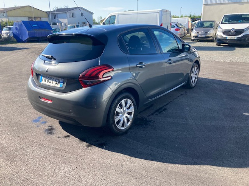 Photo 4 de l'offre de PEUGEOT 208 Active 1.6 HDI 100 CV à 9500€ chez Lezeau automobiles