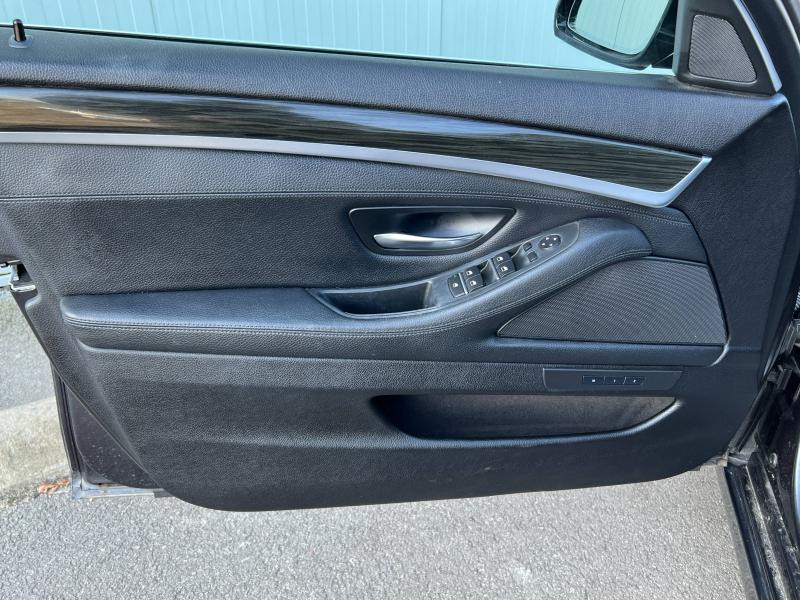 Photo 19 de l'offre de BMW Série 5 Touring 530dA 258ch Luxury à 16900€ chez Dugast automobiles