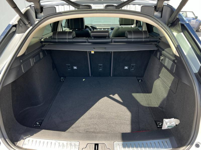 Photo 8 de l'offre de LAND-ROVER Range Rover Velar 2.0P 300ch S AWD BVA à 56900€ chez Dugast automobiles