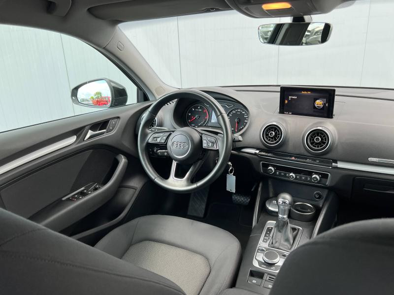 Photo 9 de l'offre de AUDI A3 Sportback 30 TDI 116ch Business line S tronic 7 à 19900€ chez Dugast automobiles