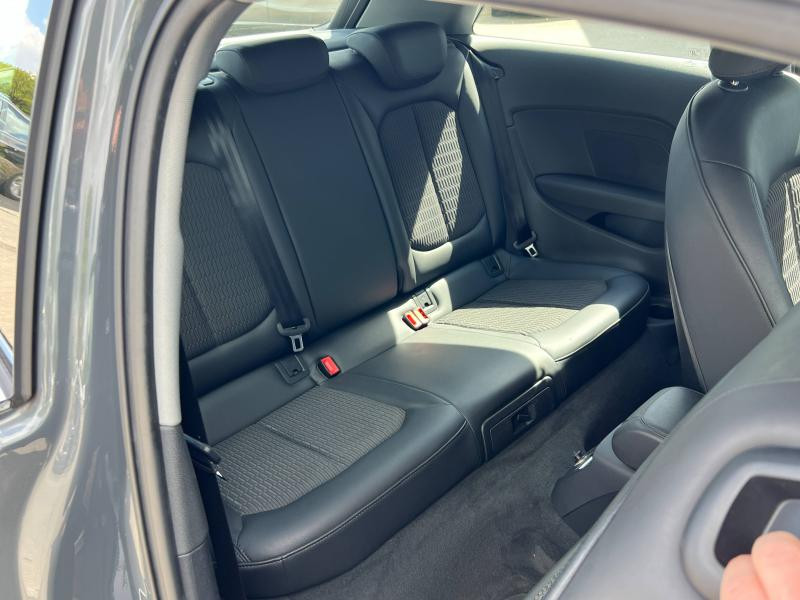 Photo 7 de l'offre de AUDI A3 1.6 TDI 116ch Design à 17900€ chez Dugast automobiles