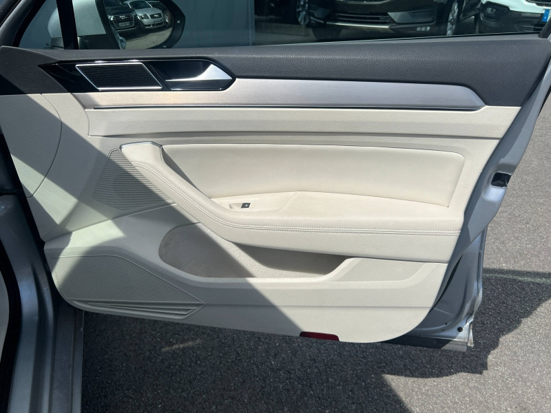 Photo 7 de l'offre de VOLKSWAGEN Passat SW 1.6 TDI 120ch BLUEMOTION TECHNOLOGY BUSINESS à 17900€ chez Dugast automobiles