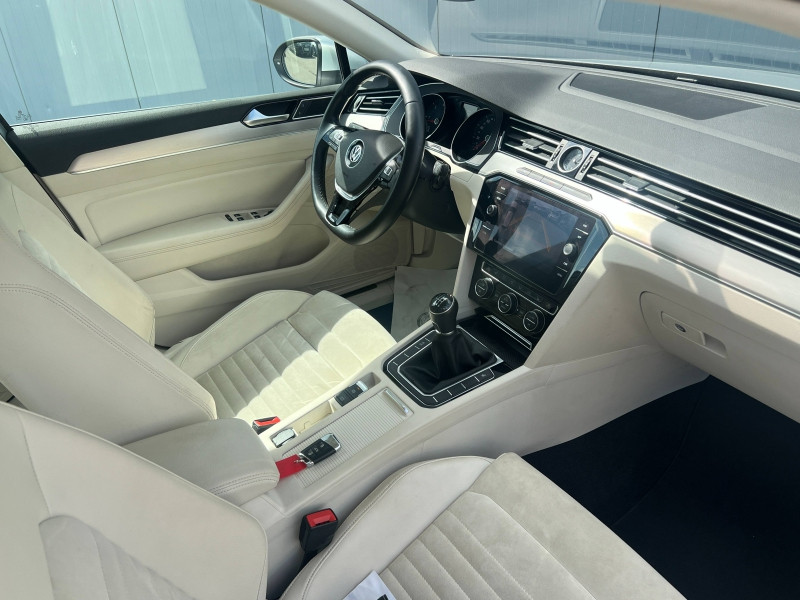Photo 5 de l'offre de VOLKSWAGEN Passat SW 1.6 TDI 120ch BLUEMOTION TECHNOLOGY BUSINESS à 17900€ chez Dugast automobiles