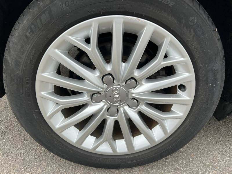 Photo 10 de l'offre de AUDI A3 Sportback 2.0 TFSI 190ch Business line S tronic 7 à 18900€ chez Dugast automobiles