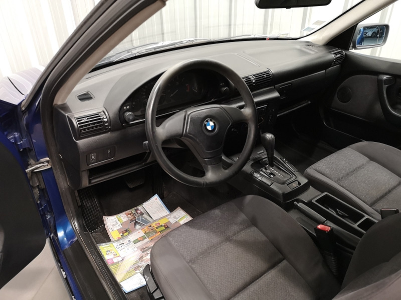 Photo 7 de l'offre de BMW SERIE 3 COMPACT (E36) 316IA 105CH à 5490€ chez Auto VEC