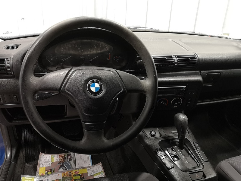Photo 9 de l'offre de BMW SERIE 3 COMPACT (E36) 316IA 105CH à 5490€ chez Auto VEC