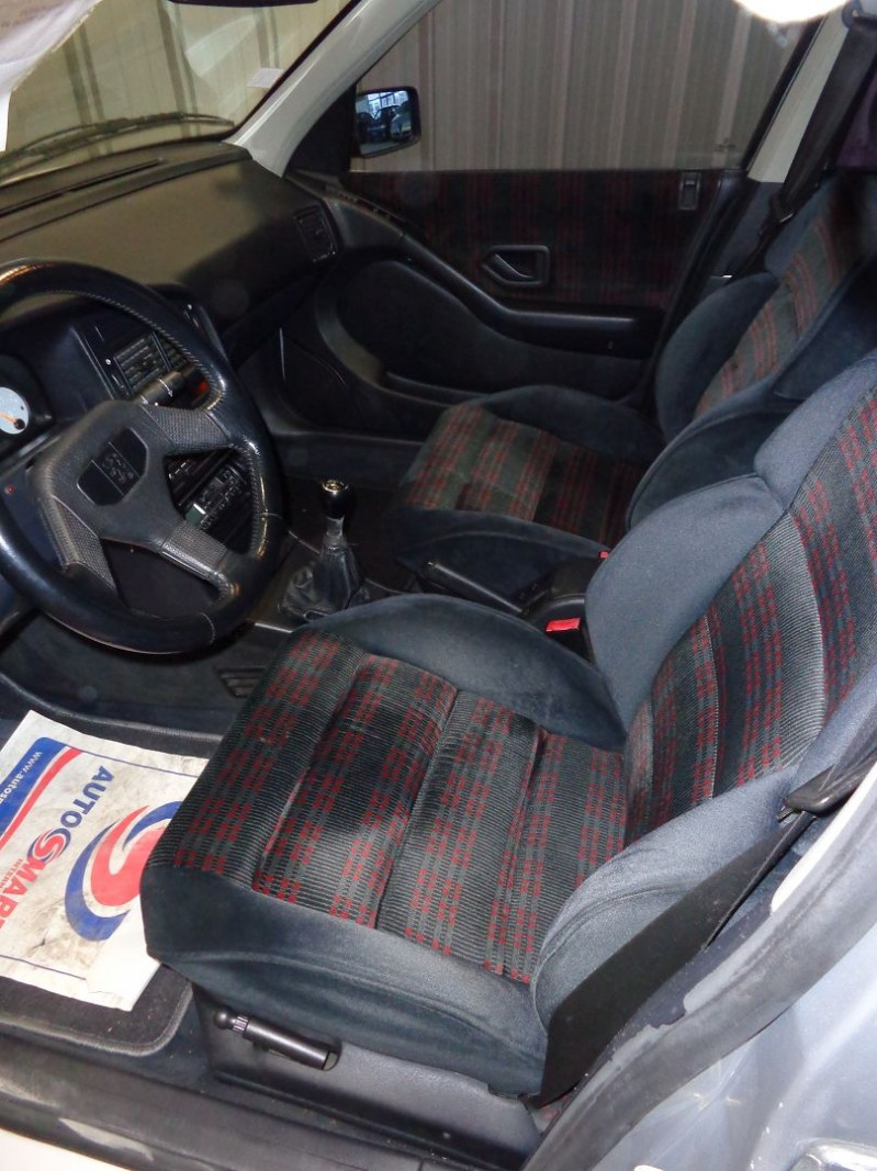 Photo 8 de l'offre de PEUGEOT 405 2.0 MI 16 4P à 10990€ chez Auto VEC