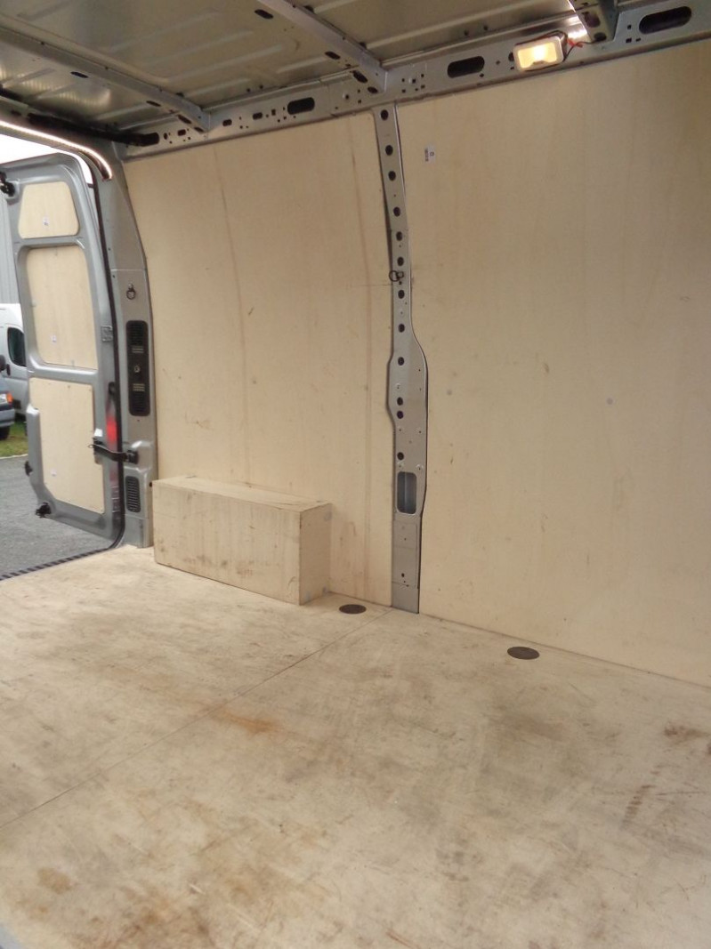 Photo 12 de l'offre de RENAULT MASTER III FG F3300 L2H2 2.3 BLUE DCI 150CH GRAND CONFORT EURO6 à 42990€ chez Auto VEC