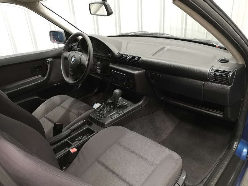 Photo 8 de l'offre de BMW SERIE 3 COMPACT (E36) 316IA 105CH à 5490€ chez Auto VEC