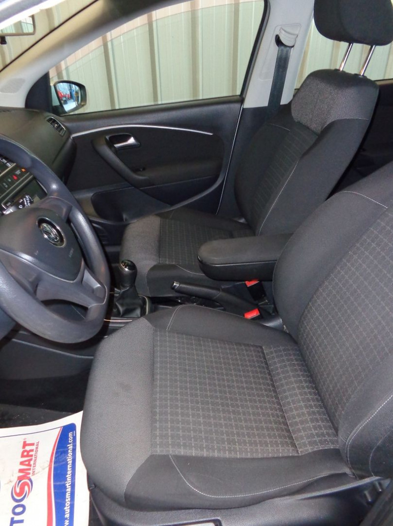 Photo 11 de l'offre de VOLKSWAGEN POLO 1.4 TDI 90CH BLUEMOTION TECHNOLOGY BEATS AUDIO 5P à 10990€ chez Auto VEC
