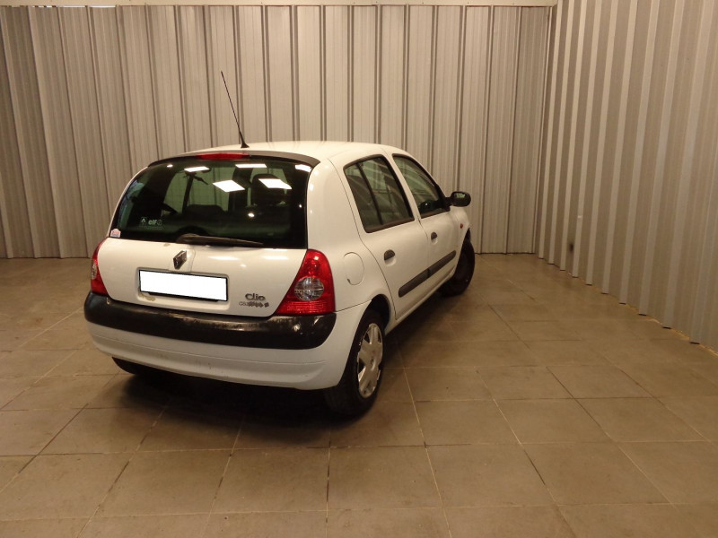 Photo 6 de l'offre de RENAULT CLIO II 1.2 60CH CAMPUS 5P à 4490€ chez Auto VEC