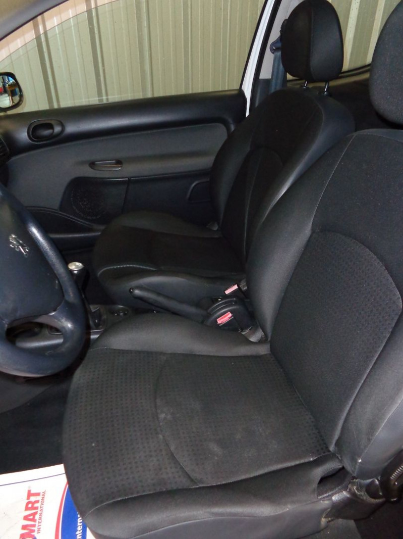 Photo 10 de l'offre de PEUGEOT 206 AFFAIRE 1.4 HDI AFFAIRE STANDARD à 4990€ chez Auto VEC