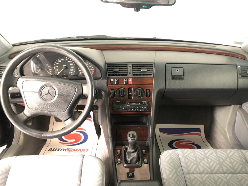 Photo 8 de l'offre de MERCEDES-BENZ CLASSE C (W202) 180 ELEGANCE à 3990€ chez Auto VEC