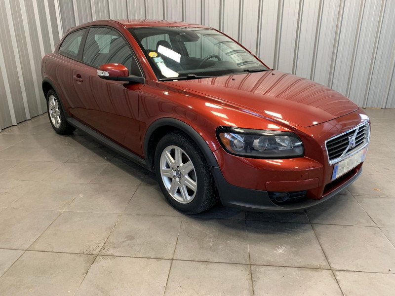 Photo 1 de l'offre de VOLVO C30 1.6 D 110CH MOMENTUM à 6490€ chez Auto VEC