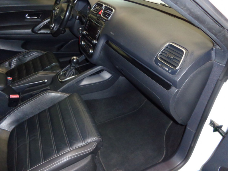 Photo 8 de l'offre de VOLKSWAGEN SCIROCCO 2.0 TDI 170CH FAP CARAT DSG6 à 11490€ chez Auto VEC