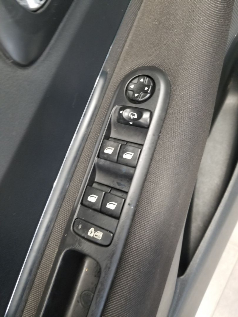 Photo 15 de l'offre de PEUGEOT 3008 1.6 VTI 16V CONFORT PACK à 8490€ chez Auto VEC