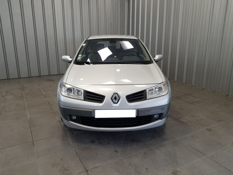 Photo 2 de l'offre de RENAULT MEGANE II COUPE 1.5 DCI 85CH EXPRESSION ECO² à 5490€ chez Auto VEC