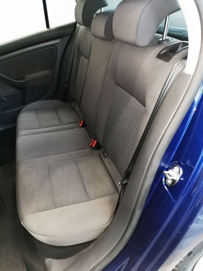 Photo 12 de l'offre de VOLKSWAGEN GOLF V 1.9 TDI 90CH TRENDLINE 5P à 6990€ chez Auto VEC