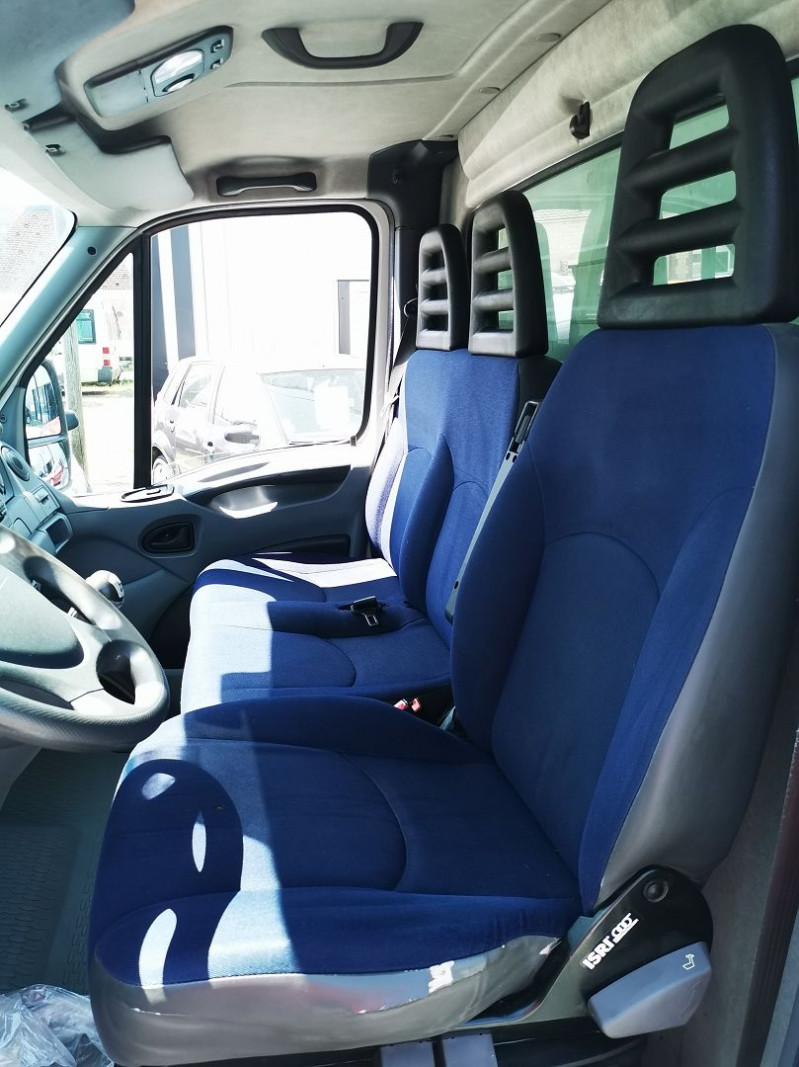 Photo 4 de l'offre de IVECO DAILY CCB 35S12 EMP 3.45M à 11490€ chez Auto VEC