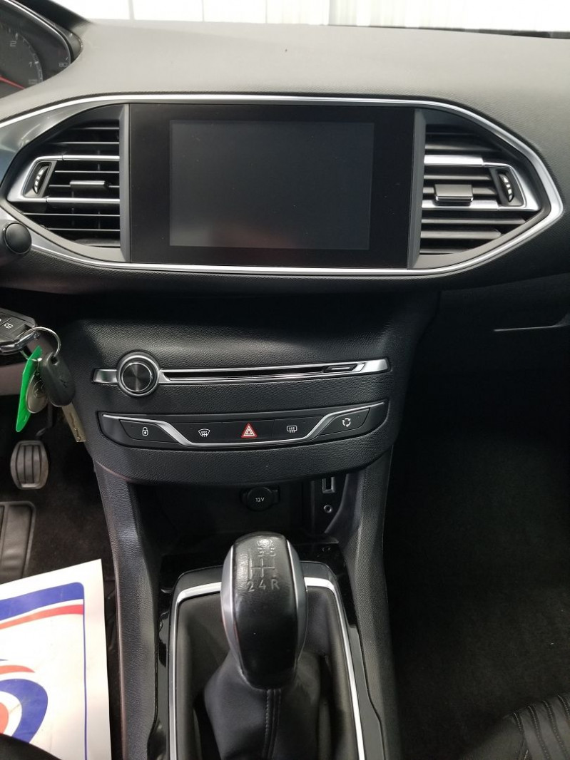 Photo 12 de l'offre de PEUGEOT 308 AFFAIRE 1.6 BLUEHDI 100CH S&S PREMIUM PACK à 9990€ chez Auto VEC