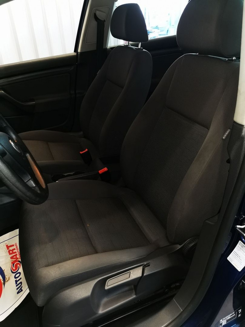 Photo 11 de l'offre de VOLKSWAGEN GOLF V 1.9 TDI 90CH TRENDLINE 5P à 6990€ chez Auto VEC