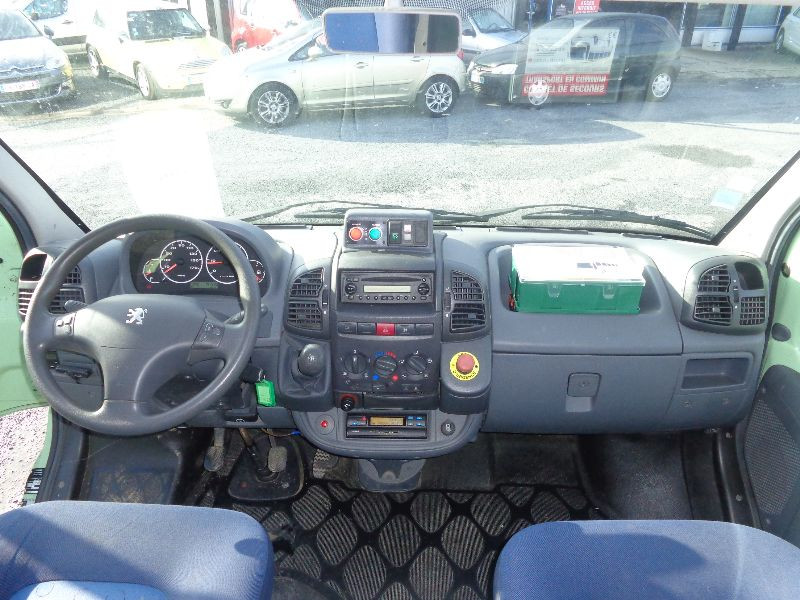 Photo 6 de l'offre de PEUGEOT BOXER MINIBUS HDI à 8990€ chez Auto VEC