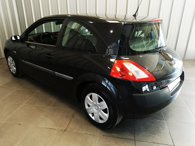Photo 5 de l'offre de RENAULT MEGANE II COUPE 1.9 DCI 120CH PACK AUTHENTIQUE à 6490€ chez Auto VEC