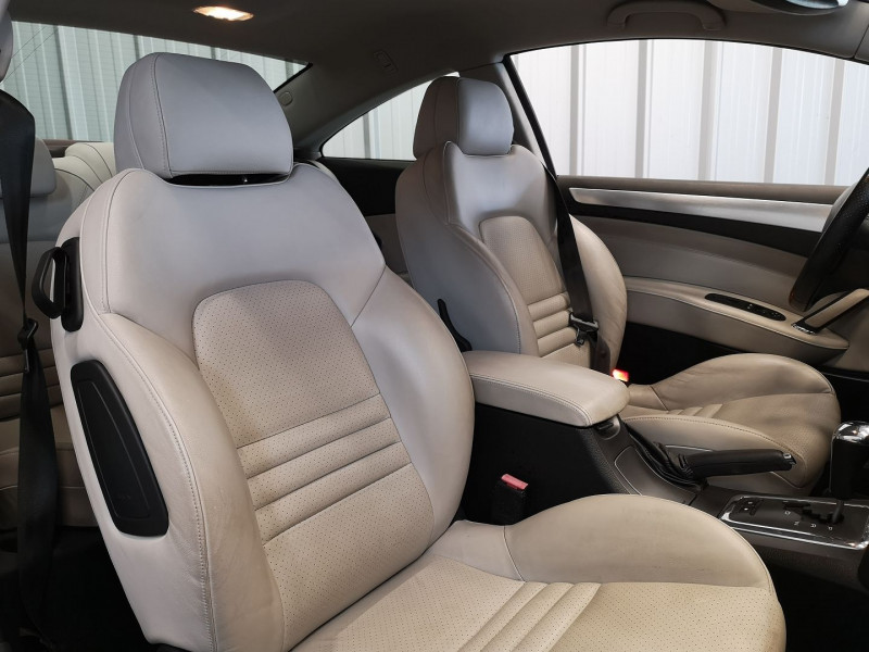 Photo 12 de l'offre de PEUGEOT 407 COUPE 2.7 V6 HDI FELINE BAA FAP à 7490€ chez Auto VEC