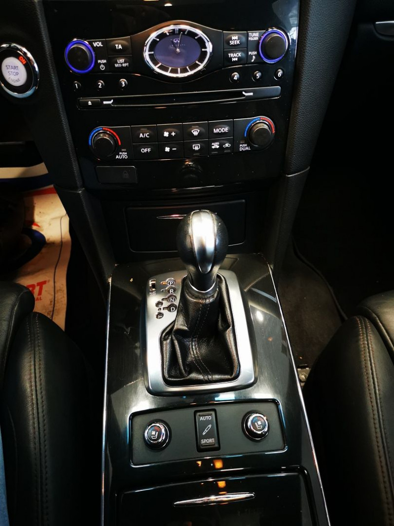 Photo 13 de l'offre de INFINITI FX 30D S PREMIUM BA à 17490€ chez Auto VEC