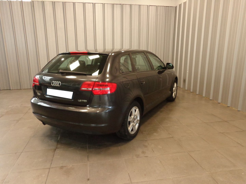 Photo 18 de l'offre de AUDI A3 SPORTBACK 1.6 TDI 105CH DPF START/STOP AMBIENTE à 10990€ chez Auto VEC