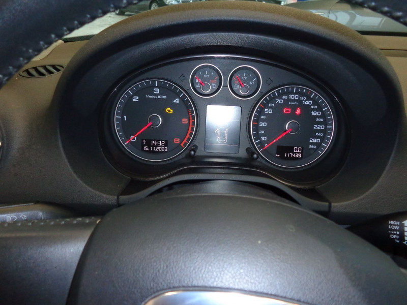 Photo 8 de l'offre de AUDI A3 SPORTBACK 1.6 TDI 105CH DPF START/STOP AMBIENTE à 10990€ chez Auto VEC
