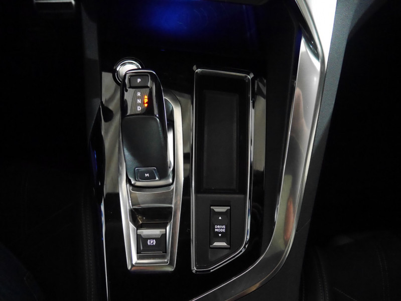 Photo 17 de l'offre de PEUGEOT 3008 1.2 PURETECH 130CH S&S GT à 33590€ chez Automobiles 25