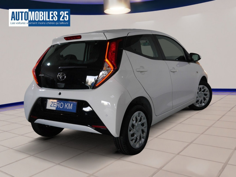 Photo 2 de l'offre de TOYOTA AYGO 1.0 VVT-I 72CH X-PLAY 5P MY21 à 14840€ chez Automobiles 25