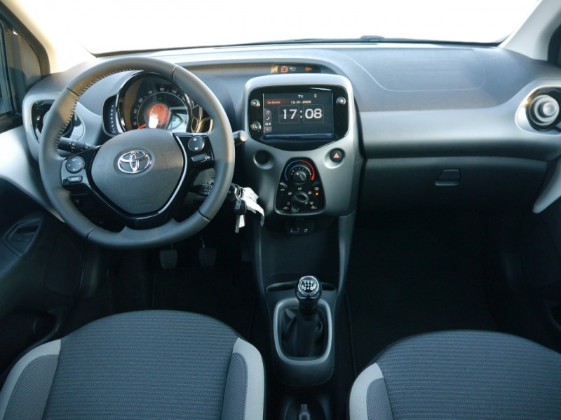 Photo 3 de l'offre de TOYOTA AYGO 1.0 VVT-I 72CH X-PLAY 5P MY21 à 14840€ chez Automobiles 25