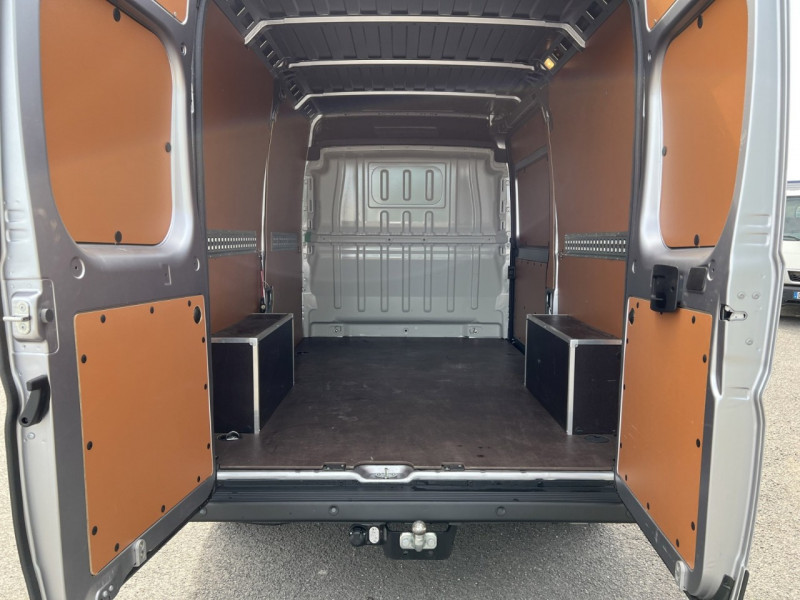 Photo 10 de l'offre de PEUGEOT BOXER FG 335 L2H2 2.2 BLUEHDI S&S 165CH ASPHALT     29 990 € HT à 35990€ chez Automobiles 25