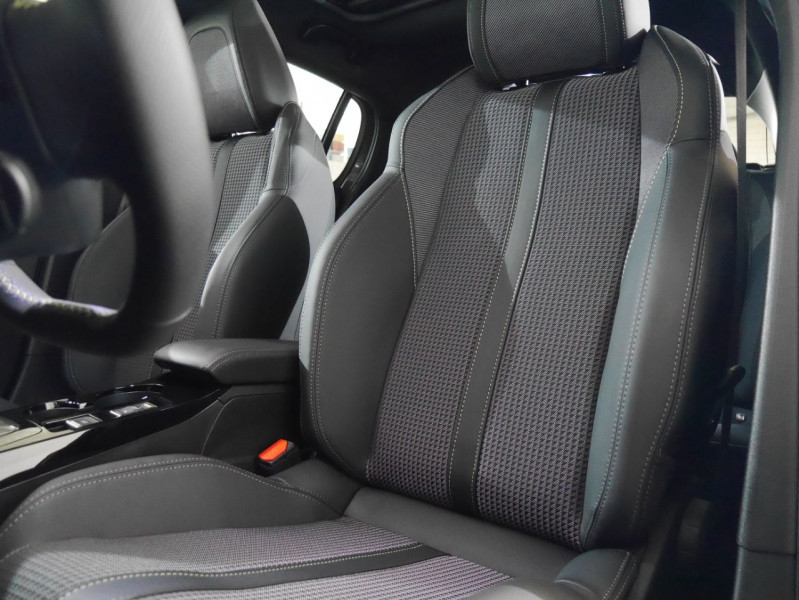 Photo 4 de l'offre de PEUGEOT 208 1.2 PURETECH 100CH S&S GT EAT8 - 23 % à 22695€ chez Automobiles 25