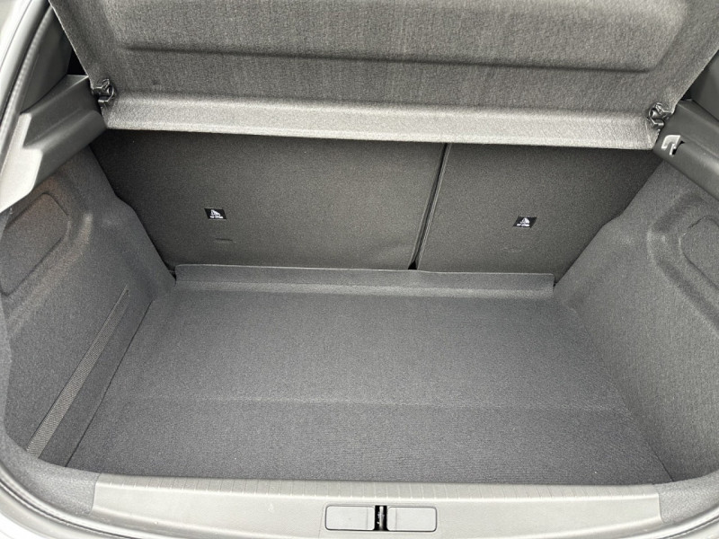Photo 19 de l'offre de PEUGEOT 208 1.2 PURETECH 100CH S&S GT - 23 % à 22195€ chez Automobiles 25