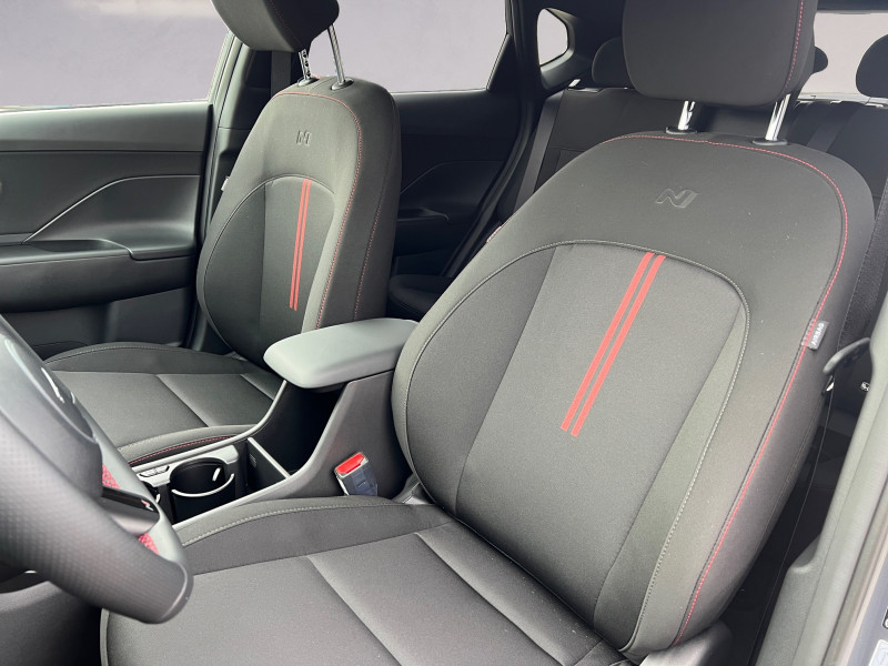 Photo 4 de l'offre de HYUNDAI KONA 1.6 GDI 129CH HYBRID INTUITIVE PACK N-LINE DCT-6 à 28495€ chez Automobiles 25
