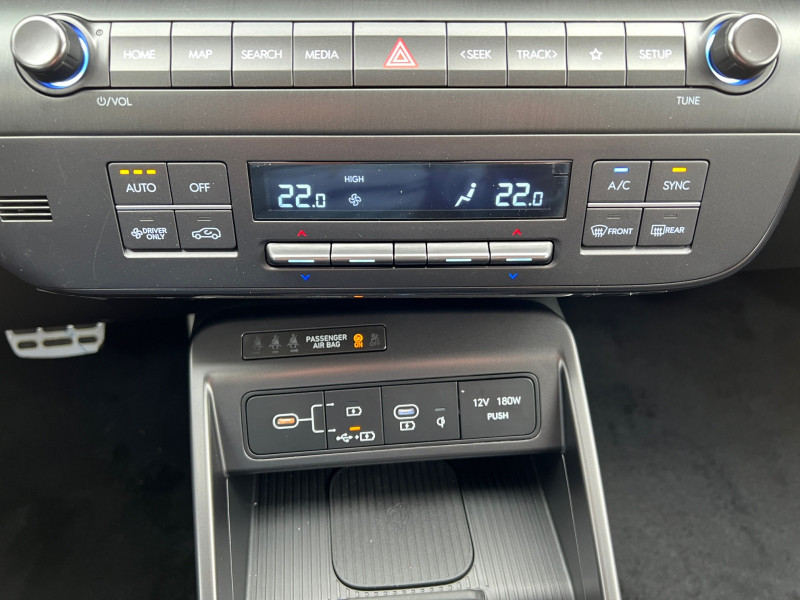 Photo 10 de l'offre de HYUNDAI KONA 1.6 GDI 129CH HYBRID INTUITIVE PACK N-LINE DCT-6 à 28495€ chez Automobiles 25