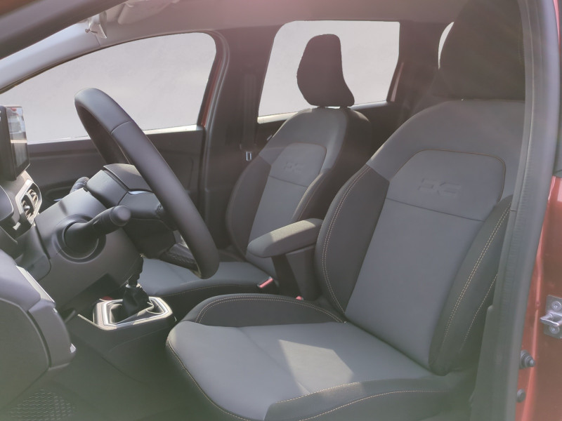 Photo 4 de l'offre de DACIA JOGGER 1.0 ECO-G 100CH EXTREME+ 7 PLACES -24 - 10 % à 21999€ chez Automobiles 25