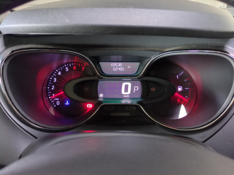 Photo 7 de l'offre de RENAULT CAPTUR 1.2 TCE 120CH STOP&START ENERGY INTENS EDC EURO6 2015 à 10990€ chez Automobiles 25
