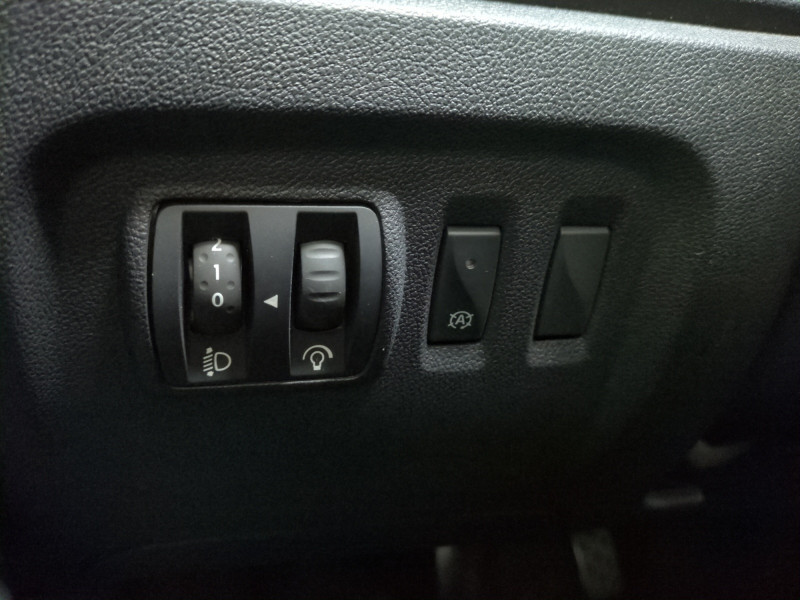 Photo 17 de l'offre de RENAULT CAPTUR 1.2 TCE 120CH STOP&START ENERGY INTENS EDC EURO6 2015 à 10990€ chez Automobiles 25