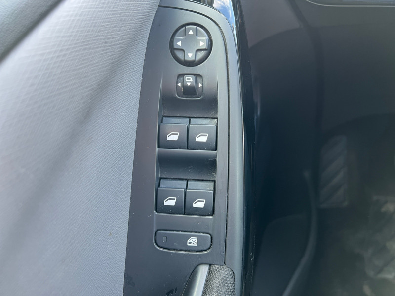 Photo 18 de l'offre de CITROEN GRAND C4 PICASSO BLUEHDI 120CH FEEL S&S à 12900€ chez Automobiles 25