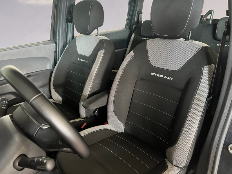 Photo 4 de l'offre de DACIA LODGY 1.5 BLUE DCI 115CH STEPWAY 7 PLACES à 12490€ chez Automobiles 25