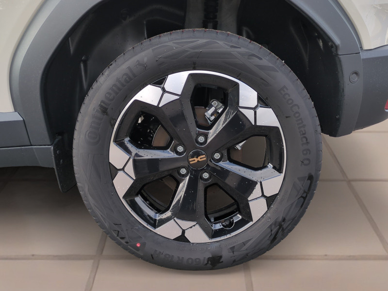 Photo 20 de l'offre de DACIA DUSTER 1.6 HYBRID 140CH EXTREME 4X2 - 4 % à 28999€ chez Automobiles 25