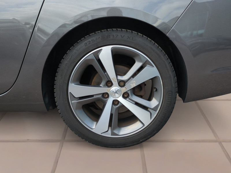 Photo 20 de l'offre de PEUGEOT 308 SW 1.5 BLUEHDI 130CH S&S ALLURE EAT6 à 12990€ chez Automobiles 25