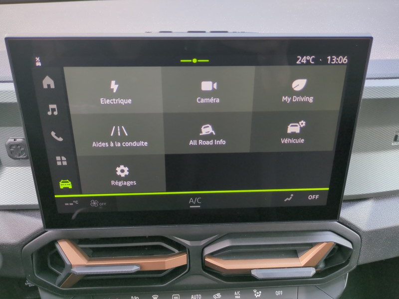 Photo 11 de l'offre de DACIA DUSTER 1.6 HYBRID 140CH EXTREME 4X2 - 4 % à 28999€ chez Automobiles 25