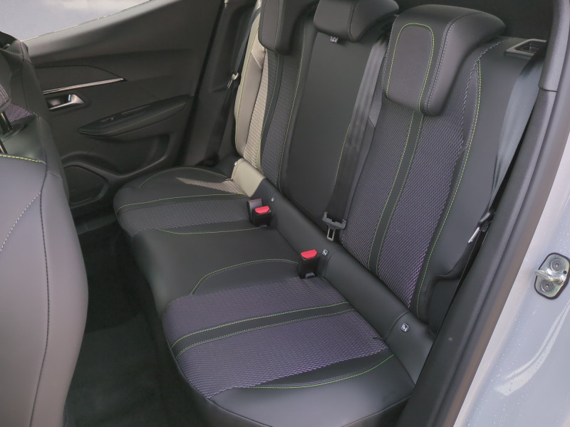 Photo 5 de l'offre de PEUGEOT 2008 1.2 HYBRID 136CH GT E-DCS6 - 23 % à 27999€ chez Automobiles 25